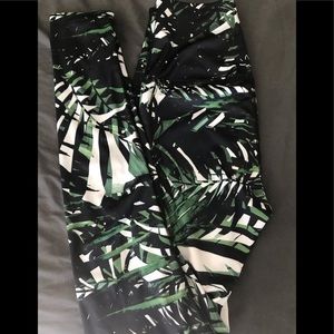 Beyond Yoga Palm Print Leggings Size M